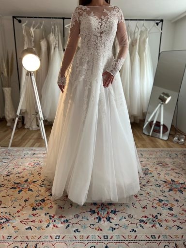 Brautkleid mit langen Spitzenärmel